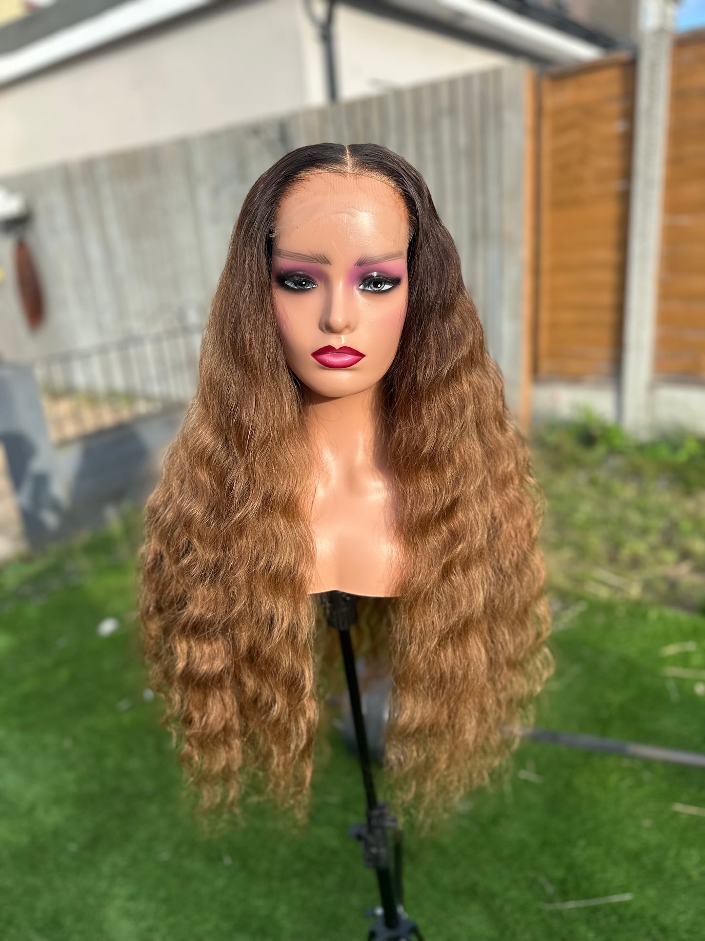OMBRÉ NATURAL WAVE HD Luxury Lace Unit 24”