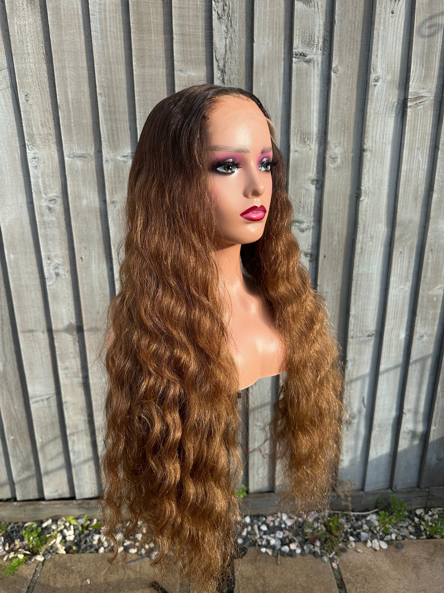 OMBRÉ NATURAL WAVE HD Luxury Lace Unit 24”